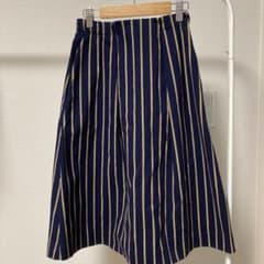 膝丈スカートのサムネイル