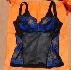 マルコ  カーヴィシャス  美品のサムネイル