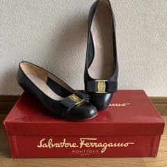フェラガモ  ローヒールパンプス　22㌢のサムネイル
