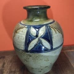 壷屋焼 読谷山焼 やちむん 名工 上江洲茂生さんの花瓶です。 - メルカリ