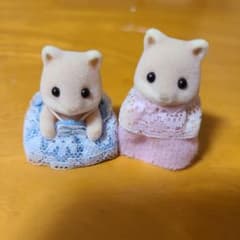 【レア】シルバニアファミリー ファンクラブ継続特典ピンクキツネの赤ちゃんのサムネイル