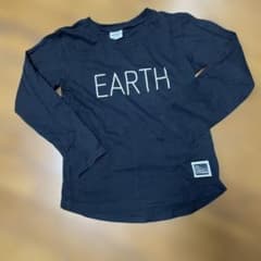 BREEZE 長袖カットソー サイズ130 黒 EARTHプリントのサムネイル