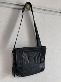 TUMI本革ショルダーバッグのサムネイル