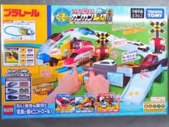 プラレール ぐるっとトミカと遊ぼうカンカン踏切のサムネイル