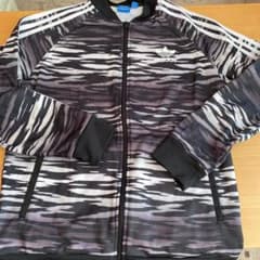 adidas アディダスのサムネイル