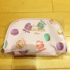 新品未使用！ラデュレ♡マカロンポーチのサムネイル