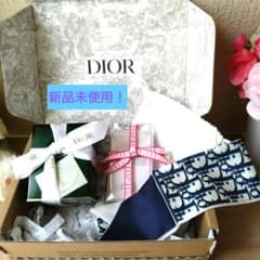[新品]Dior 香水 ギフトセット スカーフ(ミッツァ)付き 新品]Dior 香水 ギフトセット スカーフ(ミッツァ)付き - メルカリ