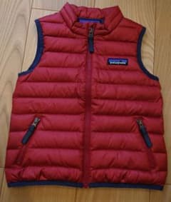 patagonia 赤 中綿ベスト 2T（90cm~）のサムネイル
