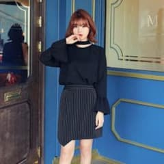 【未着用】ラッパ袖チョーカーネックブラウス【韓国】のサムネイル