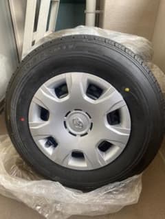 ハイエース200系　純正タイヤ純正ホイール新車外し ホイール タイヤ 4本のサムネイル