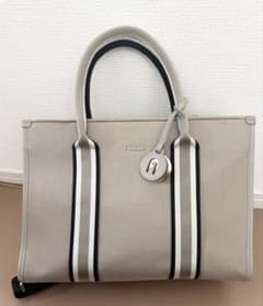 【A4対応・美品】FURLA グレー キャンバストートバッグのサムネイル