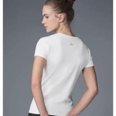 Alo Yoga Alosoft Finesse Tシャツ ホワイト - メルカリ