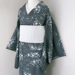 三花】美品 洗える着物 単衣 小紋 桜吹雪 濃グレー 裄67 シルック