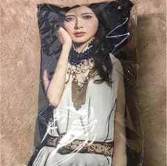 白石麻衣 クッションのサムネイル