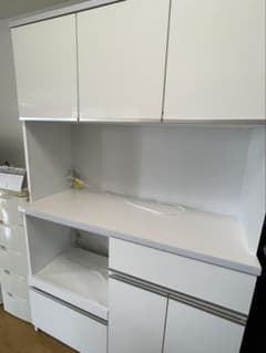 再出品　リフィル様　食器棚　カップボード　日本製　鏡面仕上げ　ホワイト　美品 再出品 リフィル様 食器棚 カップボード 日本製 鏡面仕上げ ホワイト