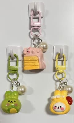 【ハンドメイド】うさぎ スイーツ キーホルダー チャーム バラ売り可 まとめ売りのサムネイル