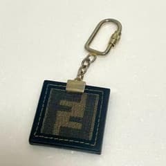 FENDI フェンディ ズッカ柄 キーホルダー FJ/00017 箱付 - メルカリ