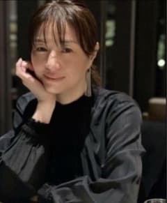 herato ヘルト　ギャザーブラウス　井川遥さん herato ヘルト ギャザーブラウス 井川遥さん - メルカリ