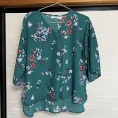 花柄 ブラウス トップス　緑　かわいいのサムネイル