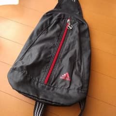 アディダス★斜め掛けカバンのサムネイル