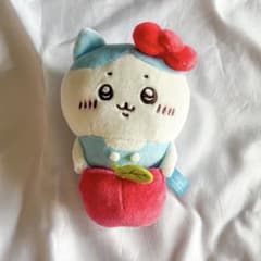 デスクトップから見守るひっかけぬいぐるみ ハチワレ × ハローキティ