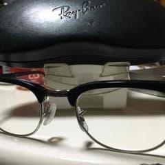 伊達メガネのサムネイル