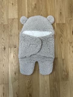 クマ耳付きフリースおくるみ　ブラウンのサムネイル