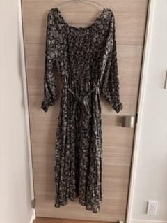 黒地花柄長袖ロングワンピース ヌキテパ - メルカリ