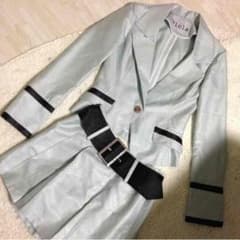 Viola.スーツ.のサムネイル
