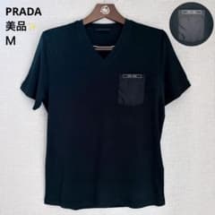 正規美品✨プラダ Vネック ナイロンポケット ロゴ Tシャツ 濃紺 M 男女兼用 正規美品✨プラダ Vネック ナイロンポケット ロゴ Tシャツ 濃紺 M 男女