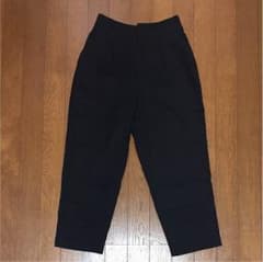 UNIQLO テーパードパンツのサムネイル