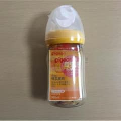 ピジョンの哺乳瓶のサムネイル