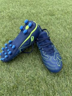 【新品】プーマ　サッカースパイクのサムネイル
