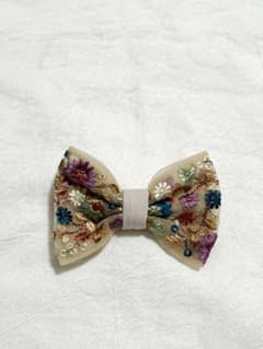 子供用インド刺繍 リボン蝶ネクタイ ヘアクリップ 結婚式　七五三のサムネイル