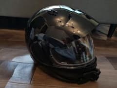 Arai アストロGX プロシェード、スモークサンバイザー、ピンロック付き Arai アストロGX プロシェード、スモークサンバイザー、ピンロック付き