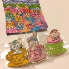 非売品！香港ディズニーランド年パ限定ピンバッジのサムネイル