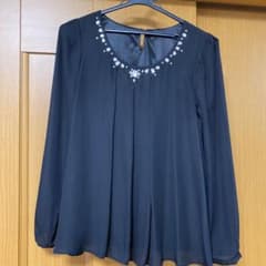 お値下げ。INGNI ブラウス　黒長袖のサムネイル