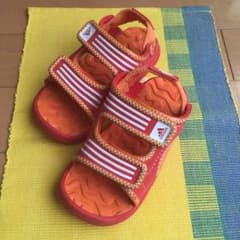 かぁくんママ♡専用！♡美品♡adidas サンダルのサムネイル
