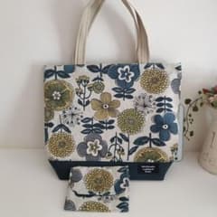 『FUWARI』ハンドメイド　トートバック　お弁当　北欧風　花柄　小物入れ付きのサムネイル