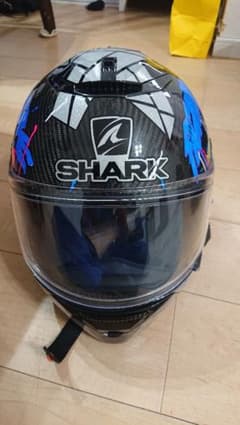 今週まで値下げします。SHARK　フルフェイス　カーボンのサムネイル
