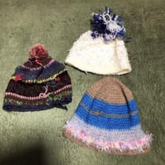 手編みのニット帽のサムネイル
