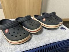 crocs キッズ用 ブラック サンダル C10 C12のサムネイル
