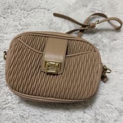 ベージュ 編み込みデザイン ショルダーバッグのサムネイル
