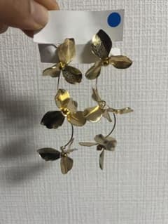 ゴールドフラワーフープイヤリングのサムネイル