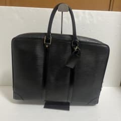ルイヴィトン エピ ヴォワヤージュ ポルトドキュマン バッグ M54472