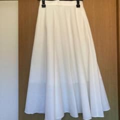 ホワイト ロングフレアスカート　ユニクロのサムネイル