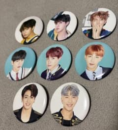 BTS 缶バッジ 8種セット - メルカリ