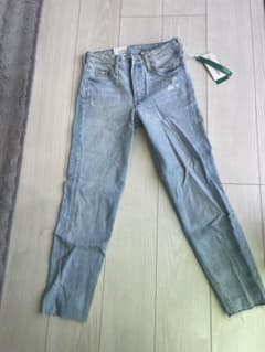 【H&M】H&M Light Blue Skinny Jeans with Fringe Hem