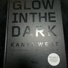 Kanye west GLOW IN THE DARK 写真集　YEZZYのサムネイル