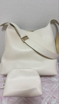 CHARLES & KEITH ショルダーバッグ ポーチ付きのサムネイル